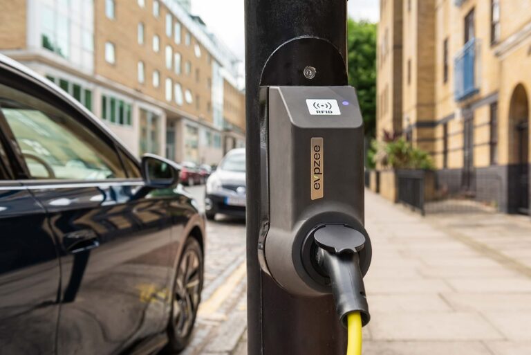 OCPP-compliant ev lamppost charger